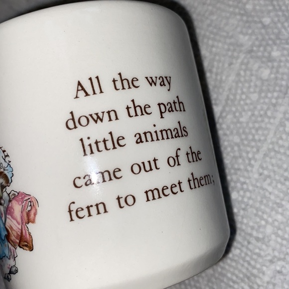 Mrs Tiggy Winkle from Peter Rabbit Child’s handled porcelain mug Wedgewood - Picture 6 of 10